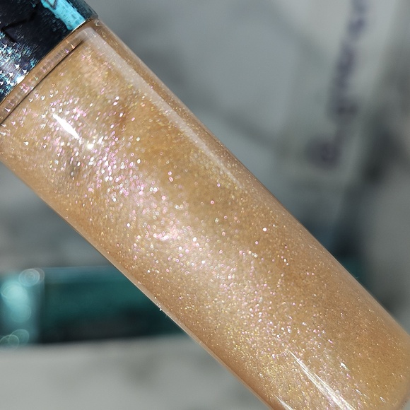 NIB MAC ALLURING AQUATIC LIPGLASS ORIGINAL SHADES FORMULA LARGER SIZE! - Picture 8 of 17